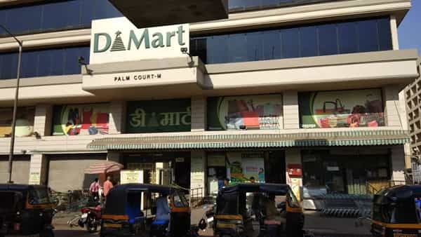 डिमार्टने मोठा धमाका केला. महिनाअखेरीस ग्राहकांना आकर्षिक करण्यासाठी डिमार्टकडून मोठा निर्णय घेण्यात आला. अनेक वस्तूंवर बंपर ऑफर डिमार्टकडून दिली जात आहे.