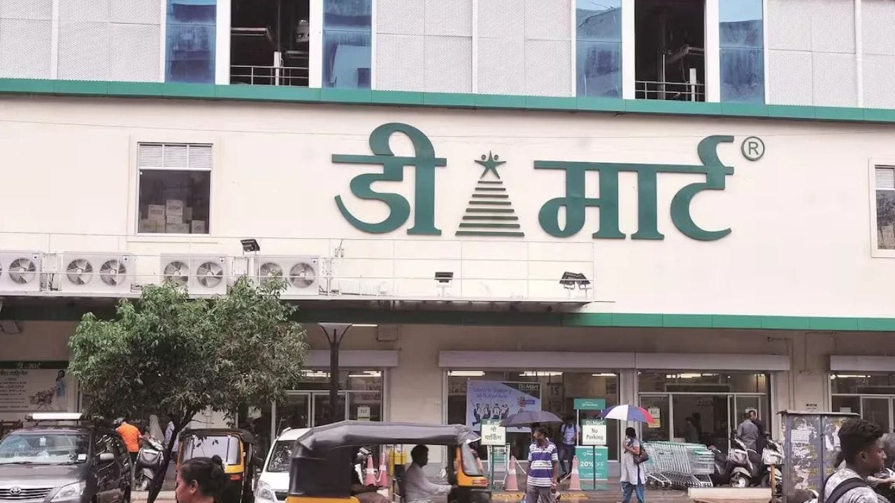 दुसरीकडे फक्त 79 रूपयांमध्ये काचेचा मोठा डब्बा मिळत आहे. अत्यंत स्टाईलिग आणि आकर्षक महागडा असा डब्बा डिमार्टकडून फक्त 79 रूपयांमध्ये दिला जात आहे. 