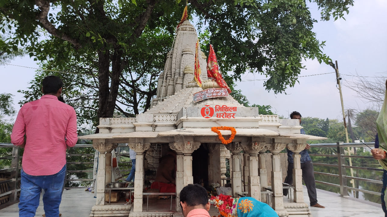105 वर्षे जुने हनुमान मंदिर, जिथे नवस पूर्ण झाल्यावर भक्त चढवतात चांदीचे डोळे, कुठे आहे? 105 वर्षे जुने हनुमान मंदिर, जिथे नवस पूर्ण झाल्यावर भक्त चढवतात चांदीचे डोळे, कुठे आहे?