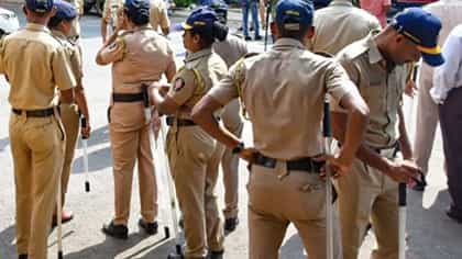 देवीच्या मंदिर परिसरात आढळली जीर्ण पेटी, आतली वस्तू पहाताच पोलीस घामाघ.