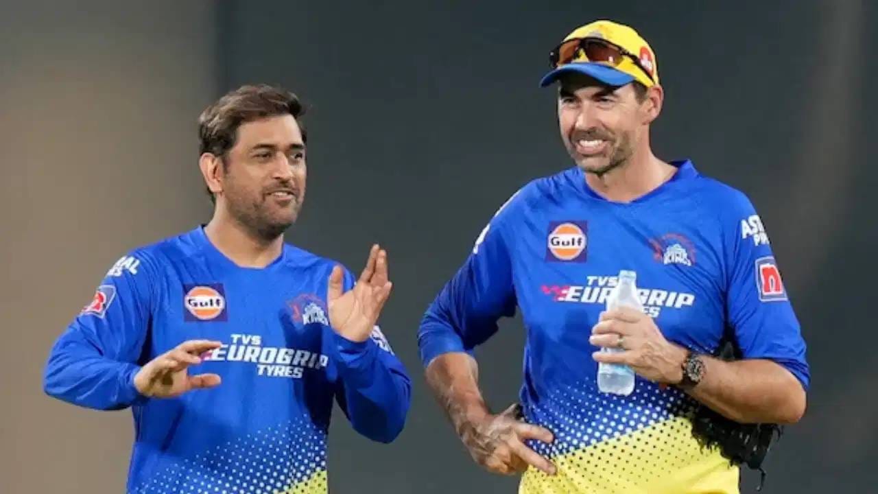 आयपीएल स्पर्धेत गेल्या काही वर्षात चेन्नई सुपर किंग्सची कामगिरी निराशाजनक राहिली आहे. असं असताना हेड कोच स्टीफन फ्लेमिंग याने संघाची साथ सोडली आहे. इंग्लंडच्या कसोटी संघाचं प्रशिक्षकपद स्वीकारलं आहे. त्याच्या गैरहजेरीत चेन्नई सुपर किंग्सला मार्गदर्शन कोण करणार? असा प्रश्न आहे. (PC-PTI)