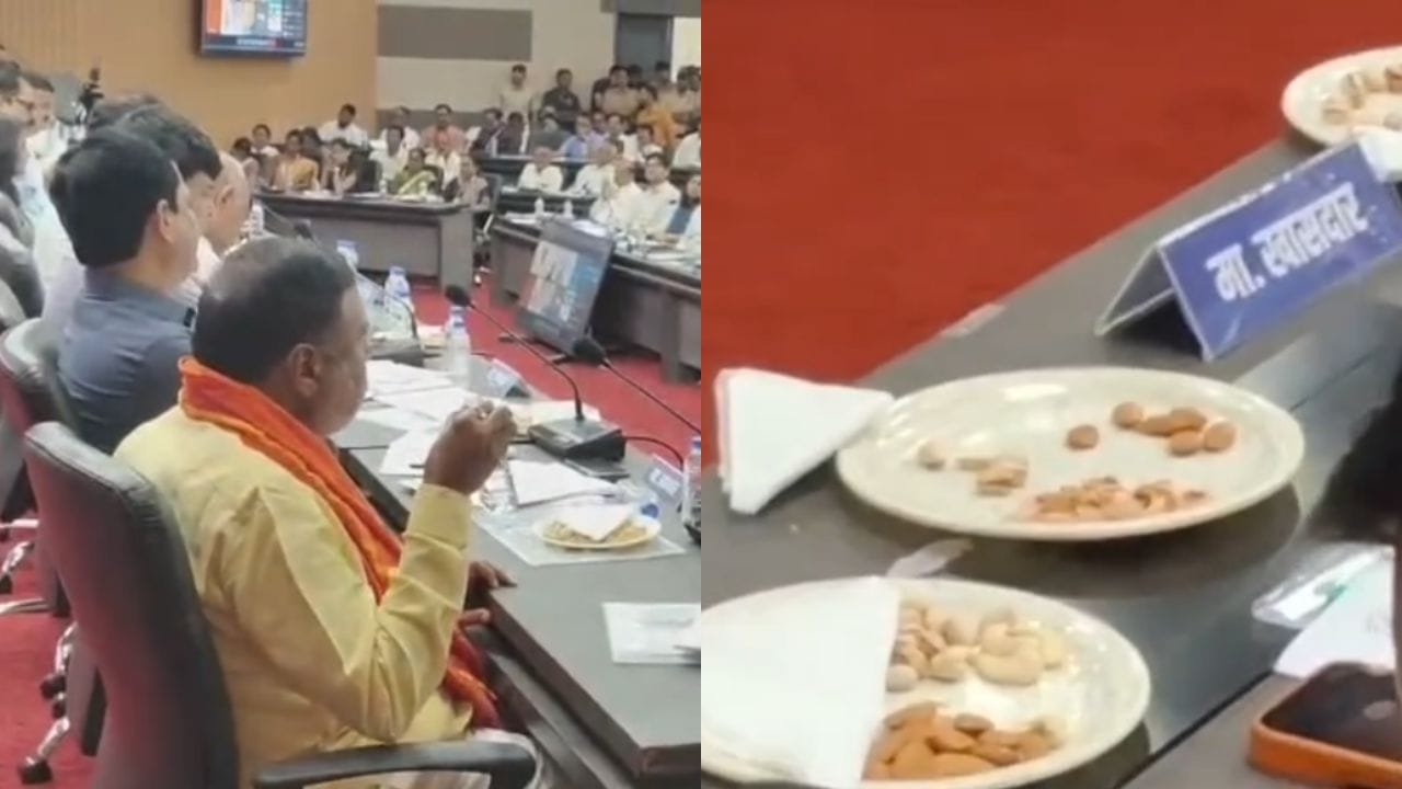 संतापजनक... शेतकऱ्यांच्या डोळ्यात अश्रू... मंत्र्यांच्या ताटात काजू, बदामाचा खुराक... नांदेडमध्ये कृषी मंत्र्यांची दुष्काळावर बैठक संतापजनक... शेतकऱ्यांच्या डोळ्यात अश्रू... मंत्र्यांच्या ताटात काजू, बदामाचा खुराक... नांदेडमध्ये कृषी मंत्र्यांची दुष्काळावर बैठक