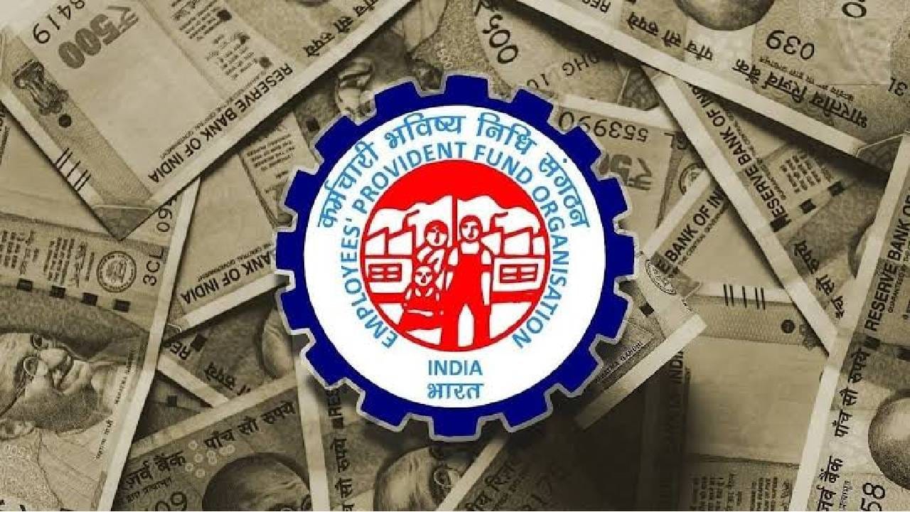 १९५२ मध्ये PF साठी बेसिक सॅलरी मर्यादा केवळ ३०० रुपये होती. नंतर ती वाढून १९८५ मध्ये २५०० रुपये, १९९० मध्ये ३५०० रुपये, २००१ मध्ये ६५०० रुपये आणि २०१४ मध्ये १५,००० रुपये करण्यात आली होती. आता २०२६ मध्ये ही मर्यादा २५,००० रुपये करण्यात आली आहे.