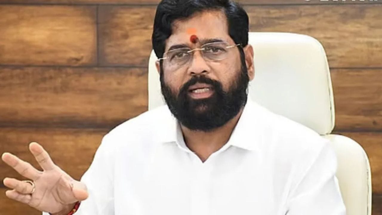 गावी आलो, दिल्लीत गेलो, लंडनला गेलो तरीही विरोधकांना पोटदुखी, शिंदेंची जोरदार टीका.. गावी आलो, दिल्लीत गेलो, लंडनला गेलो तरीही विरोधकांना पोटदुखी, शिंदेंची जोरदार टीका..
