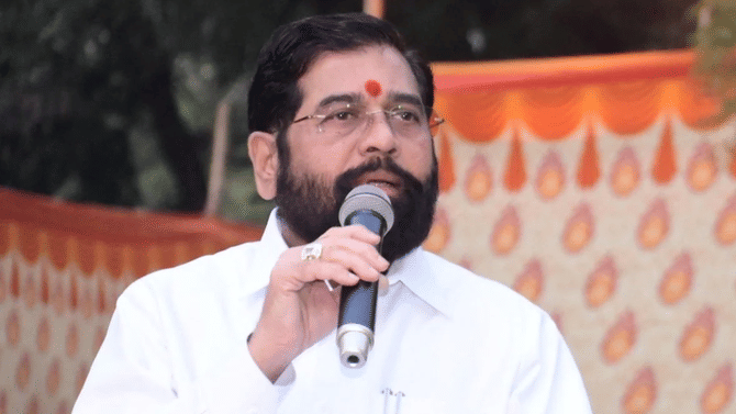 अरे हे काय घडलं? शिंदे गटाला मोठा धक्का… पक्षातील अनुभवी नेत्याचं पद धोक्यात