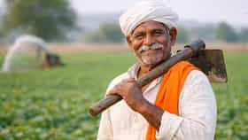 शेतकऱ्यांसाठी मोठी बातमी! दुष्काळसदृश स्थितीचा सरकार घेणार ग्राऊंड रिपोर्ट; पालकमंत्री जिल्ह्याजिल्ह्यात दौरा करणार