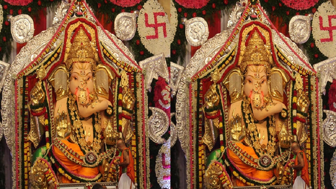जीएसबी बाप्पाची भव्य मूर्ती शाडूच्या मातीपासून साकारलेली असून,  703 कोटी रुपयांपेक्षा जास्त रकमेचा रेकॉर्डब्रेक विमा उतरवण्यात आला आहे. 