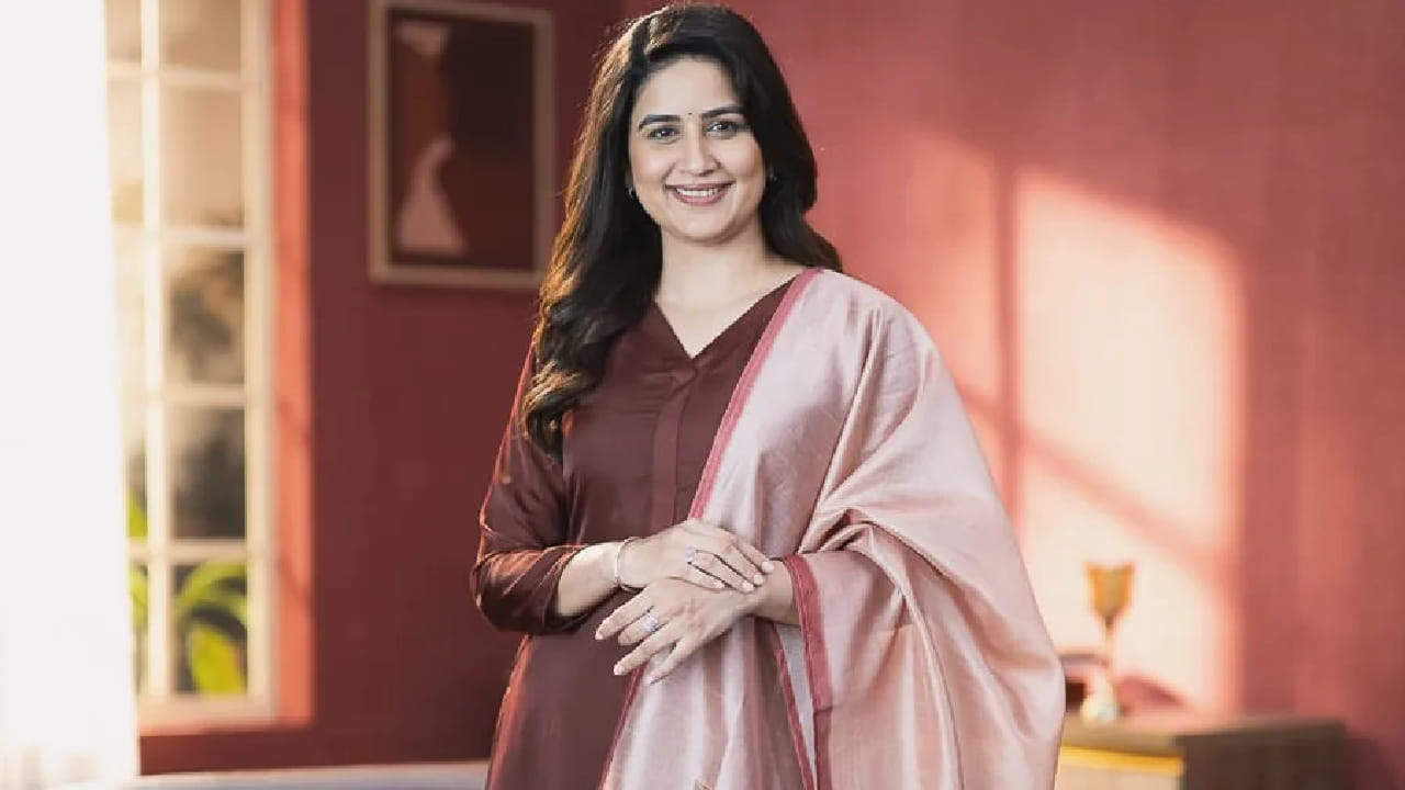 मराठी चित्रपटसृष्टीतील लोकप्रिय अभिनेत्री वैदेही परशुरामी आपल्या अभिनयासोबतच साध्या आणि आकर्षक व्यक्तिमत्त्वासाठीही ओळखली जाते.