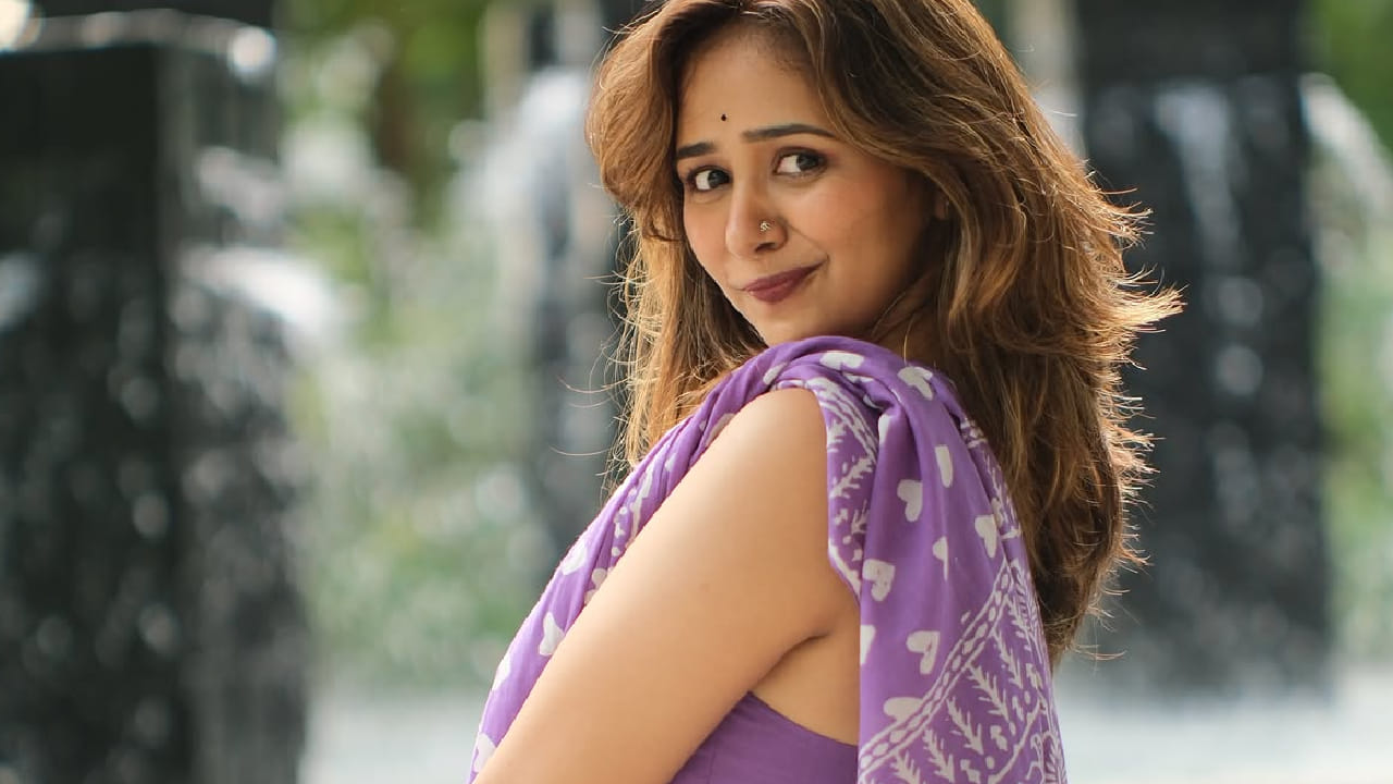 नुकताच गौरीने आपला वाढदिवस साजरा केला असून तिने वाढदिवसानिमित्त खास फोटोशूट केले आहे. या फोटोशूटमधील तिचा मनमोहक अंदाज चाहत्यांचे लक्ष वेधून घेत आहे.