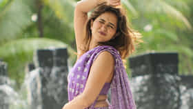 जांभळ्या साडीत गौरी कुलकर्णीचं खुललं सौंदर्य, हटके पोजची होतेय प्रचंड चर्चा