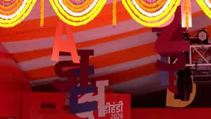मुंबईतील मनसेच्या विश्वविक्रमी दहीहंडीला पोलिसांनी दिला झटका.