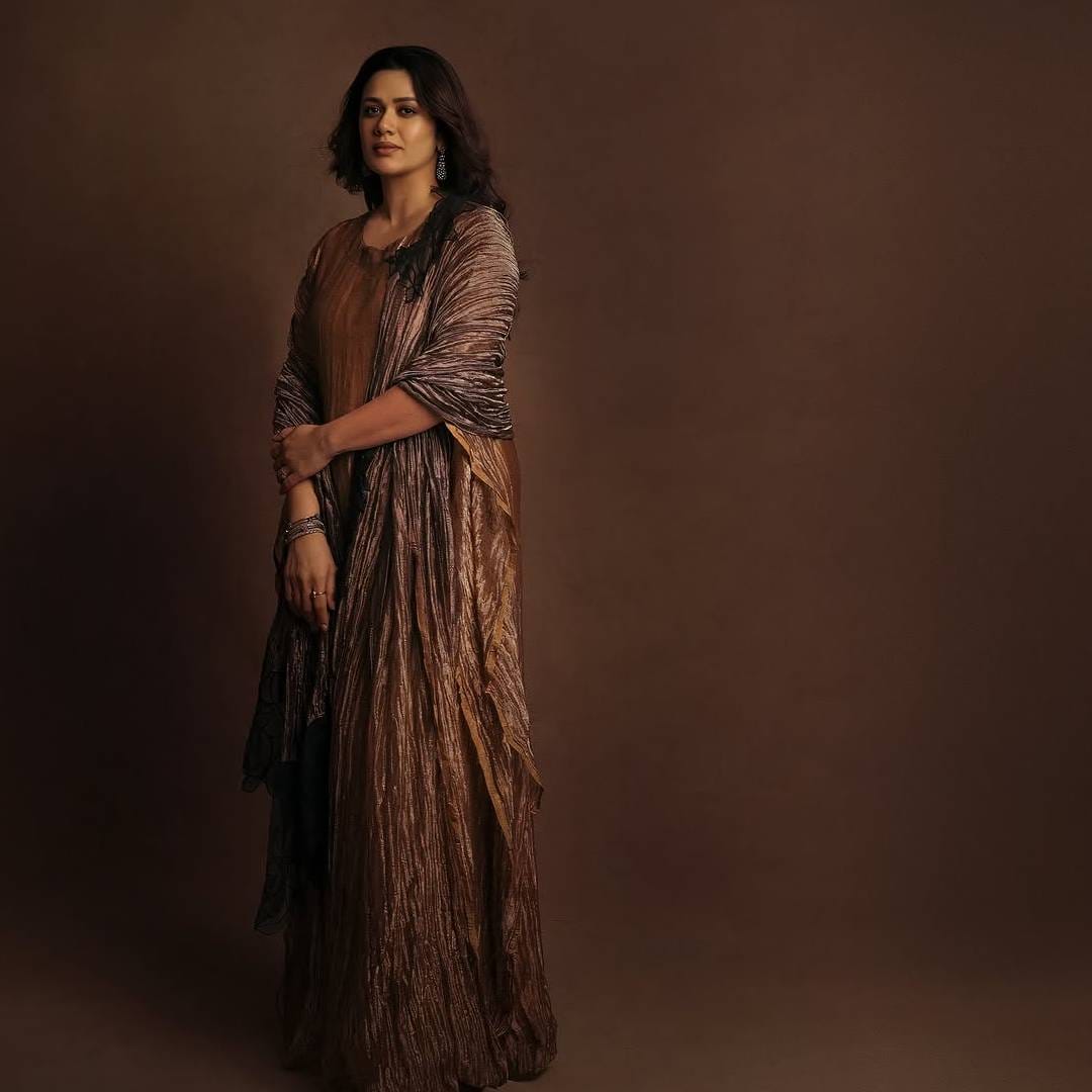 एका चाहत्याने ‘स्टनिंग लूक’ अशी प्रतिक्रिया दिली, तर दुसऱ्याने ती खूप सुंदर दिसत असल्याचं म्हटलं. तिच्या या पोस्टला काही दिवसांतच मोठ्या संख्येने लाईक्स मिळाले आहेत. 
