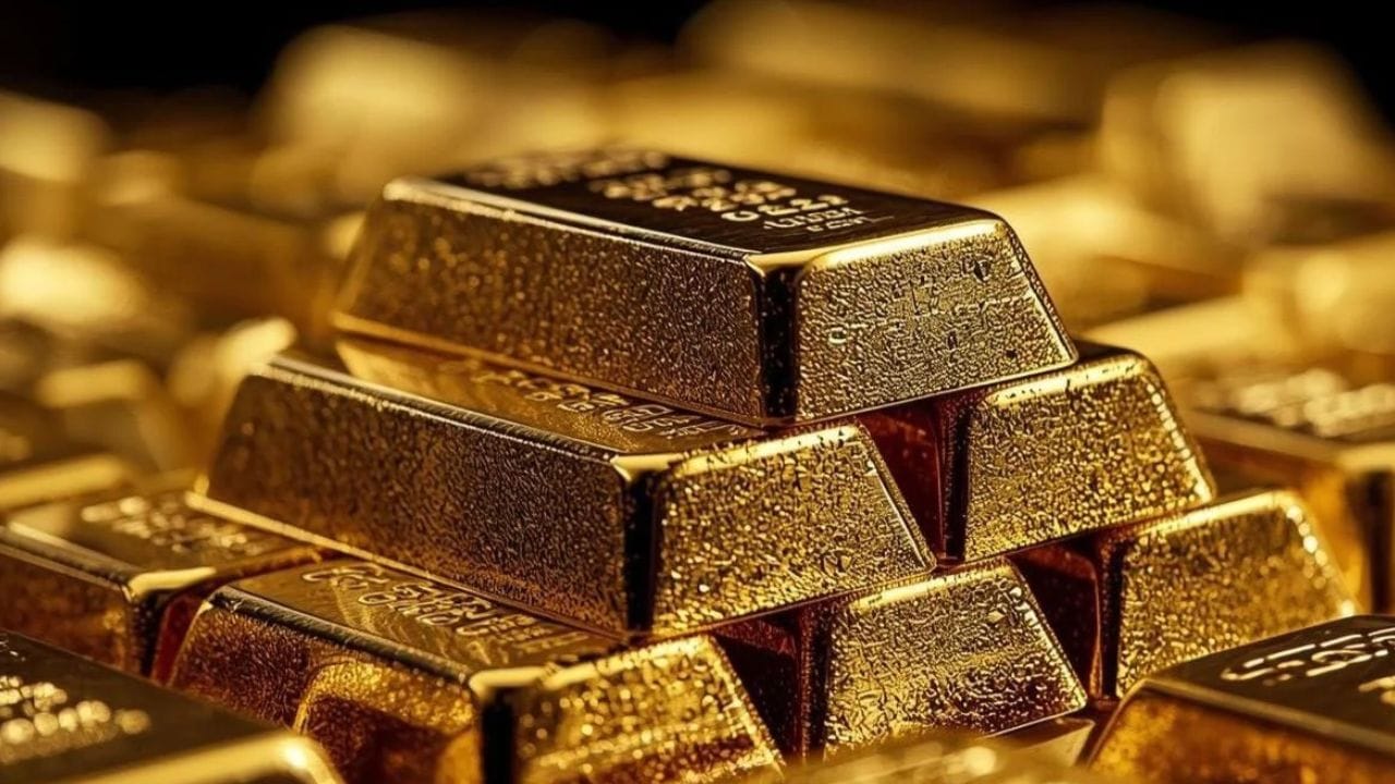 आज गणरायाचे आगमन झाले. लोकांमध्ये मोठा उत्साह आहे, त्याच पार्श्वभूमीवर सोन्याचे भावात मोठी घसरण झाली. सोन्याचे चांगलेच कोसळले आहे. या आठवड्यात सोन्याला घसरण लागली आहे.