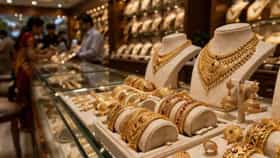Gold Silver Price Today : धाड धाड कोसळले सोन्याचे भाव, लगेचच आजच करा सोने खरेदी, तब्बल..