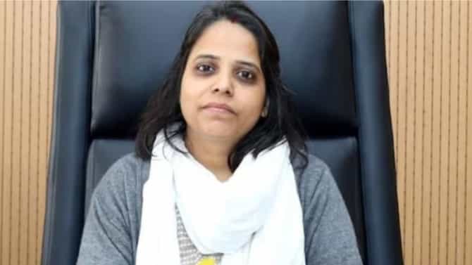 माझे कर्मचारीच मला सहज लक्ष्य करतायेत, एका वर्षात चारदा बदली झालेल्या IAS नेहा मारव्या सिंह यांचं पत्र