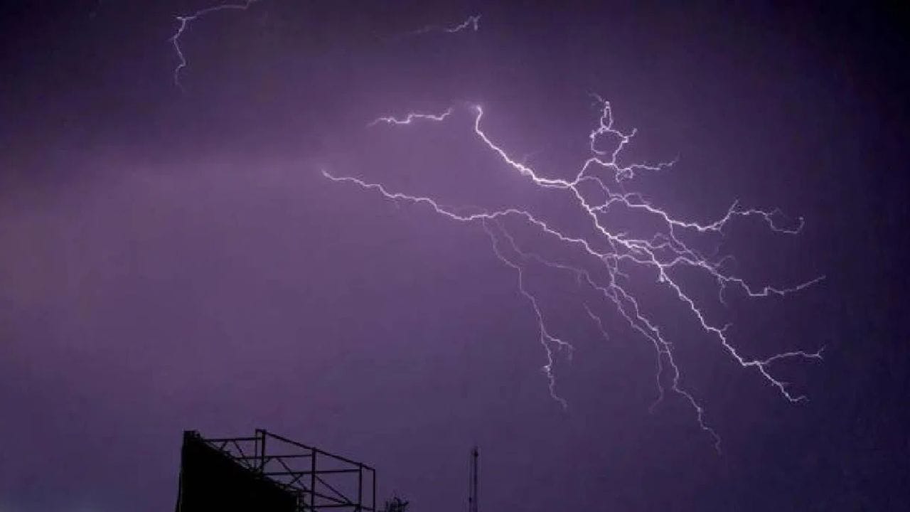 IMD weather update : अतिमुसळधार पावसाचा इशारा, पाऊस दाणादाण उडवणार, हवामान विभागाकडून तातडीचा हाय अलर्ट IMD weather update : अतिमुसळधार पावसाचा इशारा, पाऊस दाणादाण उडवणार, हवामान विभागाकडून तातडीचा हाय अलर्ट