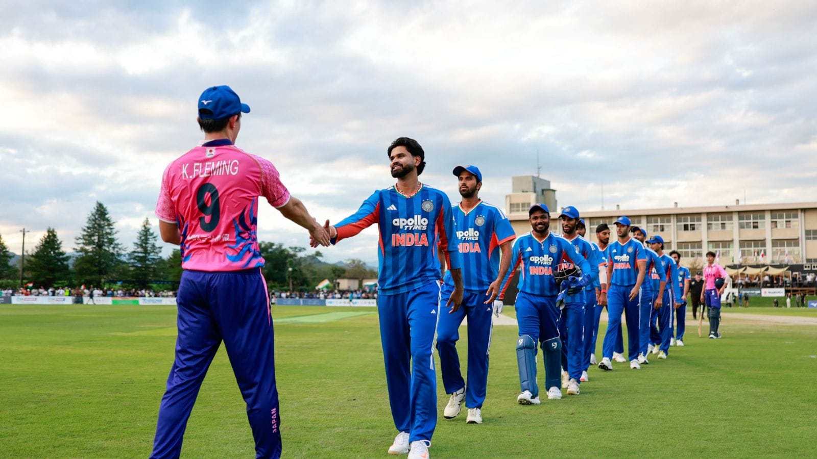 या ऐतिहासिक विजयासोबतच टी-20 आंतरराष्ट्रीय क्रिकेटमध्ये 200 सामने जिंकणारा भारत हा जगातील पहिला आणि एकमेव संघ ठरला आहे. प्रथम फलंदाजी करताना भारतीय संघाची कामगिरी अत्यंत निराशाजनक राहिली. 5 षटकांत भारताला 4 बाद केवळ 32 धावांपर्यंतच मजल मारता आली.