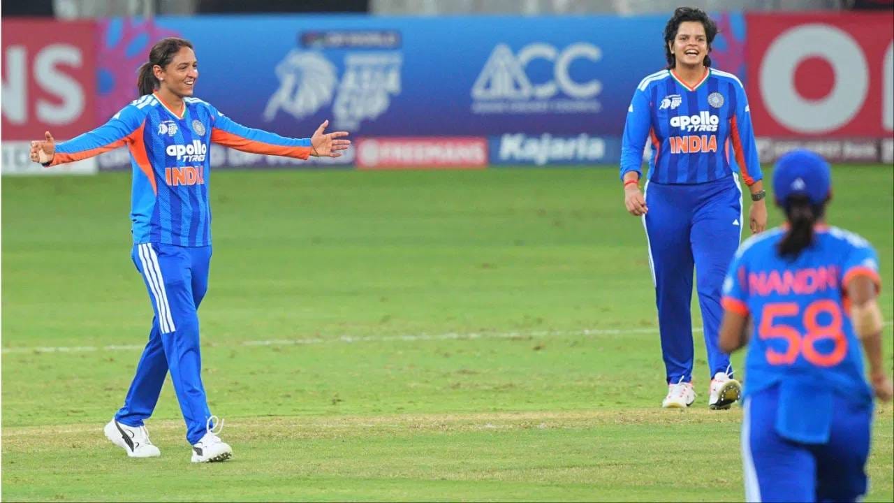 या वर्षीच्या महिला टी20 आशिया कपसाठी कोणत्याही प्राइज मनीची अधिकृत घोषणा करण्यात आली नसली, तरी गेल्या काही वर्षांत आशिया कप जिंकणाऱ्या संघाला 21 कोटी रुपयांपर्यंत आणि उपविजेत्या संघाला 10.5 कोटी रुपयांपर्यंतची मोठी इनामी रक्कम मिळत आली आहे. (Photo: PTI)