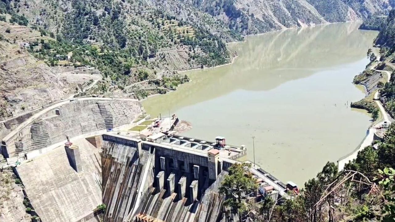  अनेक प्रयत्न करूनही पाकिस्तानला यश मिळत नाहीये. पाकिस्तान भारतावर दबाव आणण्यासाठी प्रत्येक प्रयत्न करताना दिसत आहे. मात्र, पाकिस्तानच्या हातात काहीच नाहीये. 