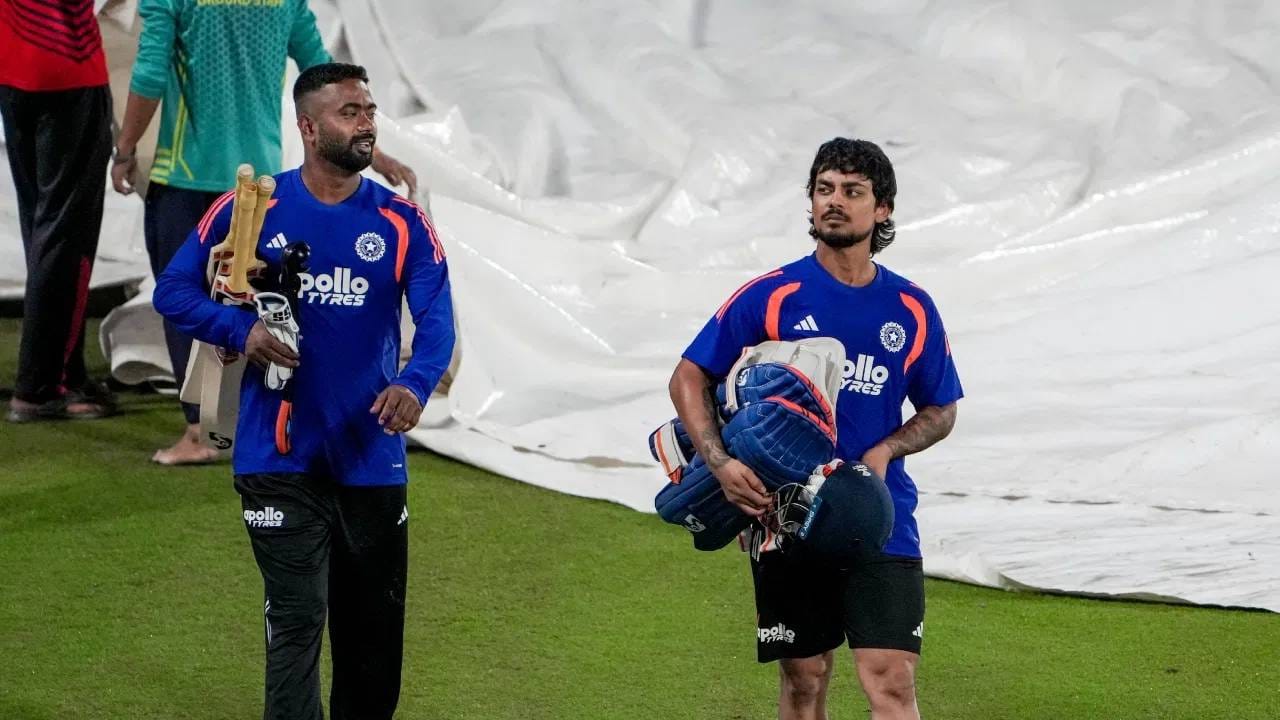 इशान किशन सध्या पूर्णपणे तंदुरुस्त आहे. सरावानंतर मी त्याच्याशी बोललो. सतत लाल चेंडूचे क्रिकेट खेळत असल्यामुळे इशान किशन थोडा थकला होता. त्याला आज विश्रांती देण्यात आली आहे आणि मला खात्री आहे की तो उद्याच्या सामन्यासाठी पूर्णपणे तंदुरुस्त होईल असे अय्यर म्हणाला. (Photo: PTI)