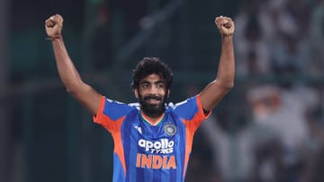 0,0,0,0,0,0... क्रिकेटच्या इतिहासात पहिल्यांदाच घडला चमत्कार! जसप्रीत बुमराहने करून दाखवलं