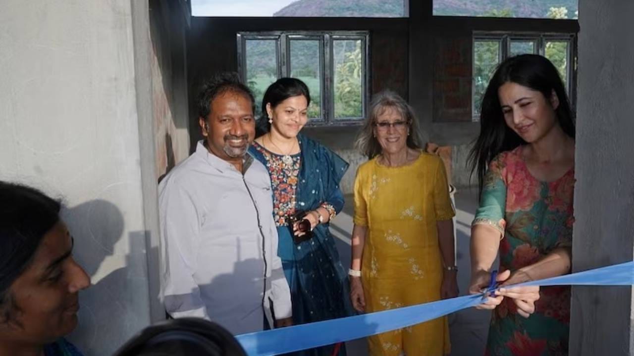 कॅटरिना कैफ ग्लॅमर वर्ल्डचा भाग बनली, तिथे तिची आई यापासून पूर्णपणे वेगळ्या आहेत. त्यांनी समाजसेविका म्हणून आपले आयुष्य व्यतीत केले आहे. आजही त्या हेच काम करत आहेत. त्या ग्रामीण भागात राहून मुलांना शिकवत आहेत आणि आपले एनजीओ चालवत आहेत. २००८ साली लंडनहून सुझॅन टरकोट भारतात आल्या. इथे त्यांनी तमिळनाडूतील एका छोट्या गावात राहून मुलांना शिकवण्यास सुरुवात केली. त्या रिलीफ प्रोजेक्ट्स इंडिया या नावाने एनजीओ चालवतात. जिथे सरकारी शाळांमध्ये शिकणाऱ्या विद्यार्थ्यांना मोफत संध्याकाळी ट्यूशन शिकवले जाते.