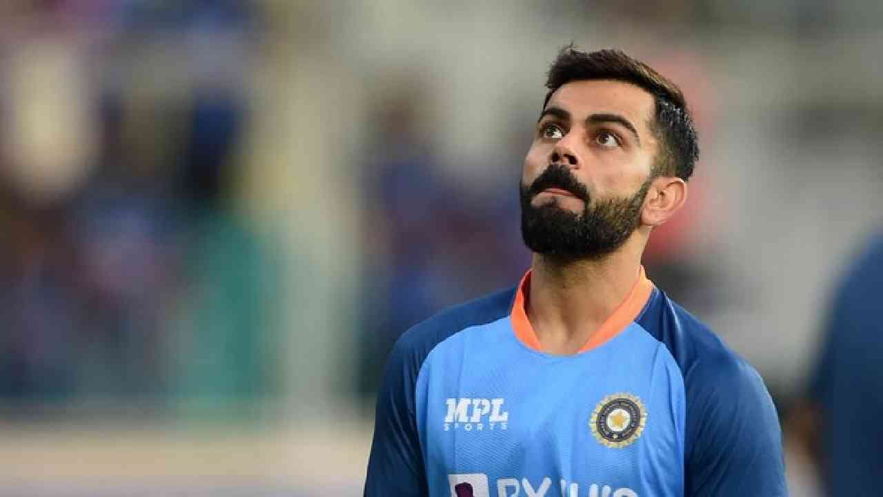 विराट कोहलीने या सामन्यात 74 चेंडूत शतक झळकावलं. वनडे इंटरनॅशलमध्ये चेंडूच्या आधारावर हे तिसरं वेगवान शतक आहे. कोहलीने ऑस्ट्रेलिया विरुद्ध 52 आणि 61 चेंडूत वनडे शतक झळकावलं आहे. 