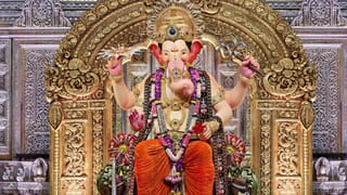लालबागच्या राजाला तिसऱ्या दिवशी 53 लाखांची देणगी, अनेक राजकीय नेते चरणी लीन