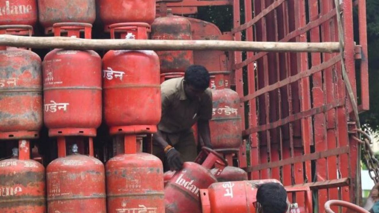 नवीन निर्णयानुसार आता ग्रामीण आणि शहरी अशा सर्व प्रकारच्या घरगुती एलपीजी ग्राहकांसाठी २५ दिवसांचा एकसमान बुकिंग नियम लागू असणार आहे.