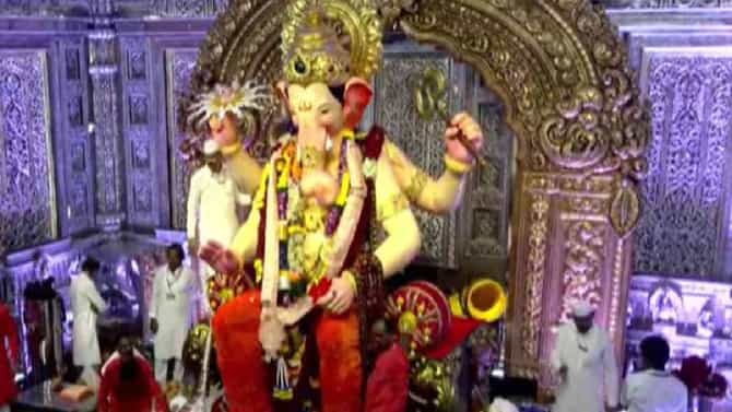 Lalbaugcha raja 2026 :  लालबागच्या राजाच्या दर्शनाबद्दल महत्वाची अपडेट, पहिल्याच दिवशी रांग पोहोचली थेट..