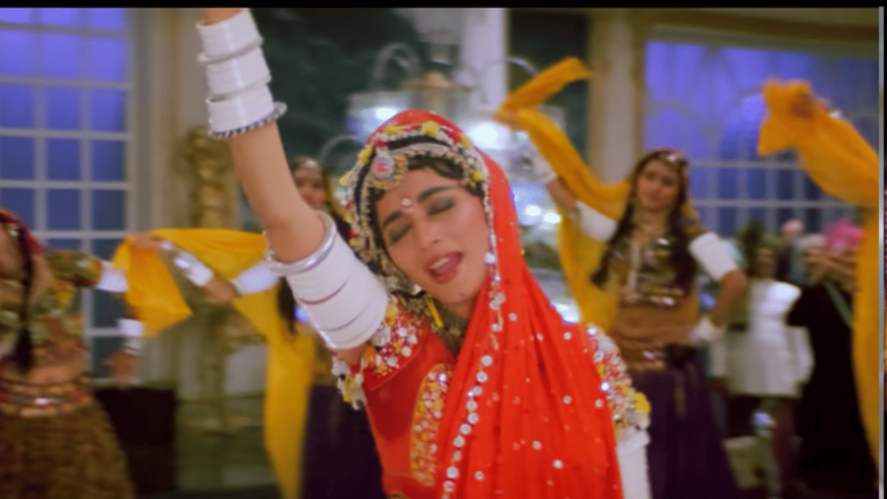 रिंगा रिंगा’ची निर्मिती 2008 मध्ये ‘स्लमडॉग मिलेनियर’ चित्रपटात ‘रिंगा रिंगा’ हे गाणे आले. ए. आर. रहमान यांनी ‘चोली के पीछे क्या है’च्या धुनीपासून प्रेरणा घेऊन हे गाणे तयार केले.