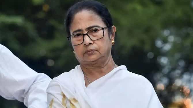 मोठी बातमी! ममता बॅनर्जींवर दुःखाचा डोंगर, भाचीने संपवलं जीवन, राहत्या घरात...