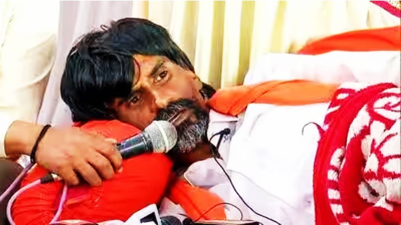 Manoj Jarange: मनोज जरांगे यांचा उपोषणाबाबत अजून एक कठोर निर्णय... मराठा आंदोलकांमध्ये धाकधुक, डॉक्टरांच्या पथकाला... Manoj Jarange: मनोज जरांगे यांचा उपोषणाबाबत अजून एक कठोर निर्णय... मराठा आंदोलकांमध्ये धाकधुक, डॉक्टरांच्या पथकाला...