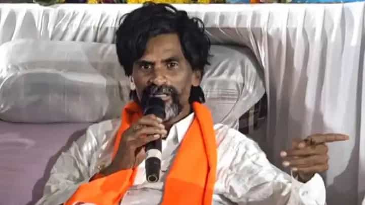 Manoj Jarange | जरांगेंच्या भेटीला जिल्हाधिकारी-एसपी, पण तोडगा नाहीच; अधिकारी नको, सरकारी शिष्टमंडळ पाठवा! Manoj Jarange | जरांगेंच्या भेटीला जिल्हाधिकारी-एसपी, पण तोडगा नाहीच; अधिकारी नको, सरकारी शिष्टमंडळ पाठवा!