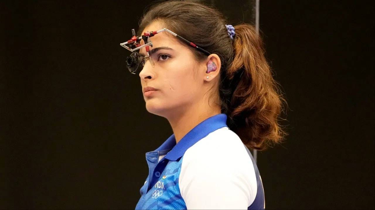 संपूर्ण देशाला शूटिंगमध्ये मनू भाकरचा नेम अचूक लागण्याची आशा असेल आणि तसे झाल्यास तिच्या बंदुकीतून एक सुवर्णपदक पक्के आहे. मनू भाकर व्यतिरिक्त एशा सिंह देखील महिला नेमबाजीमध्ये भारताची 'गोल्डन उम्मीद' असेल. (Photo: PTI)