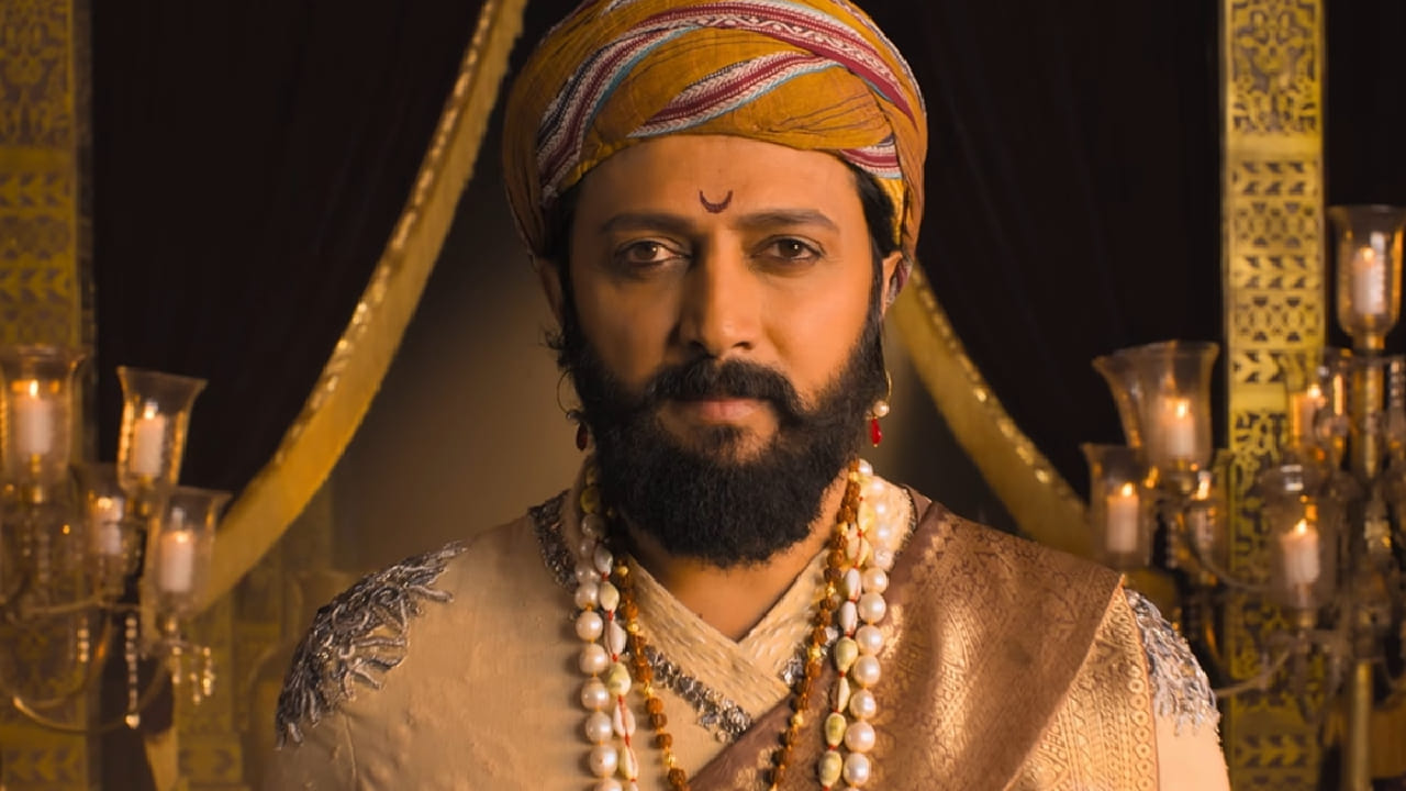 याबाबत स्वतः रितेश देशमुखनेही माहिती दिली आहे. 'राजा शिवाजी हा आमचा सिनेमा टीव्हीवर पहिल्यांदाच येतोय. 12 सप्टेंबर रोजी रात्री 8 वाजता तुम्ही हा चित्रपट पाहू शकता. वर्ल्ड टीव्ही प्रीमियरमध्ये हा सिनेमा हिंदी आणि मराठी अशा दोन्ही भाषांमध्ये पाहता येईल. रिमोटद्वारे तुम्हाला भाषेचा पर्याय बदलता येईल' असं रितेशने सांगितलं.