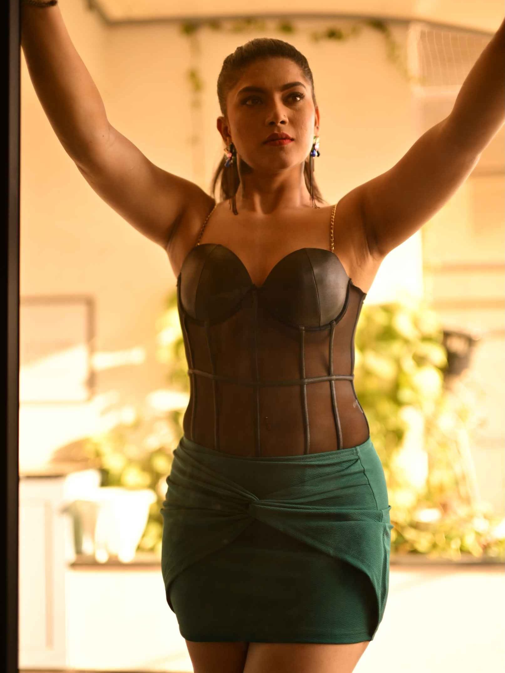 कल्याणीने दुसरेही काही फोटो आपल्या सोशल मीडिया अकाऊंटवर शेअर केले असून, या फोटोंना तिने “Boss Up And Show Up” असे खास कॅप्शन दिले आहे.