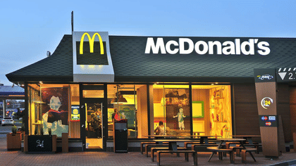 Gen Z शा पंगा घेणं महागात पडलं, Mcdonald ला अखेर झुकावं लागलं.
