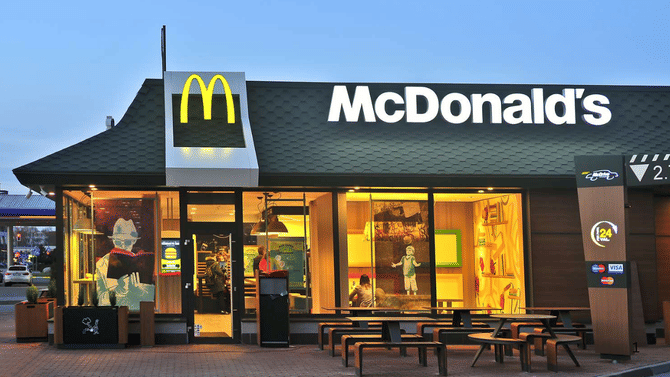 Mcdonalds: Gen Z शा पंगा घेणं महागात पडलं, Mcdonalds ला अखेर झुकावं लागलं, युवकानं थेट बॉसलाच...