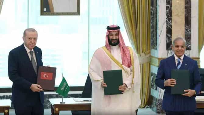 Pakistan Mecca pact : मोठी बातमी, मित्र मार खातोय, वाचवण्यासाठी पाकिस्तान कुठल्याही क्षणी युद्धात उतरणार