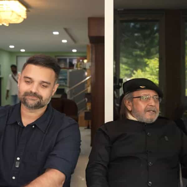 बॉलिवूडचे ‘डिस्को डान्सर’ म्हणून प्रसिद्ध असलेले अभिनेते मिथुन चक्रवर्ती यांनी आपल्या अभिनय आणि डान्सच्या जोरावर सिनेसृष्टीत वेगळी ओळख निर्माण केली. मात्र, त्यांचा हा प्रवास अजिबात सोपा नव्हता. एकेकाळी मुंबईत संघर्ष करताना कारमध्ये झोपण्याची वेळ आलेल्या मिथुन दांचं आजचं आयुष्य अत्यंत आलिशान आहे.