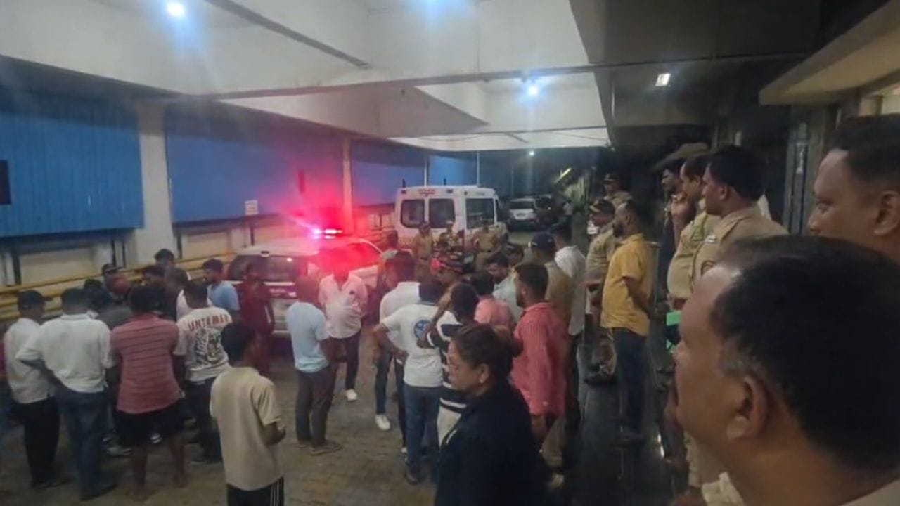 पालिका प्रशासनाच्या चुकीमुळे गेला 19 वर्षीय मुलाचा जीव, वृद्ध वडिलांवर दुःखाचा डोंगर.. पालिका प्रशासनाच्या चुकीमुळे गेला 19 वर्षीय मुलाचा जीव, वृद्ध वडिलांवर दुःखाचा डोंगर..