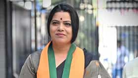 मुंबईच्या महापौर रितू तावडे यांना सत्र न्यायालयाने ठोठावला ३०० रुपयांचा दंड, काय नेमके प्रकरण ?