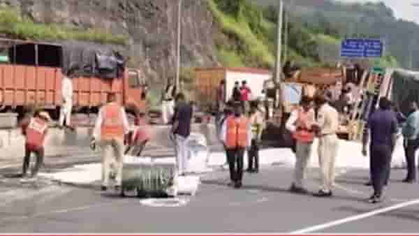 Mumbai Pune Expressway : मुंबई-पुणे एक्स्प्रेस हायवेवर भीषण अपघात; मिसिंग लिंकजवळ 3 जण जखमी