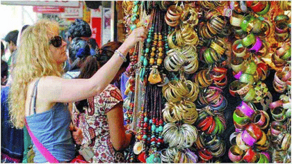मुंबईत 'या' 5 मार्केटमध्ये करा भरपूर शॉपिंग, तिसरा सर्वात स्वस्त मस्त.