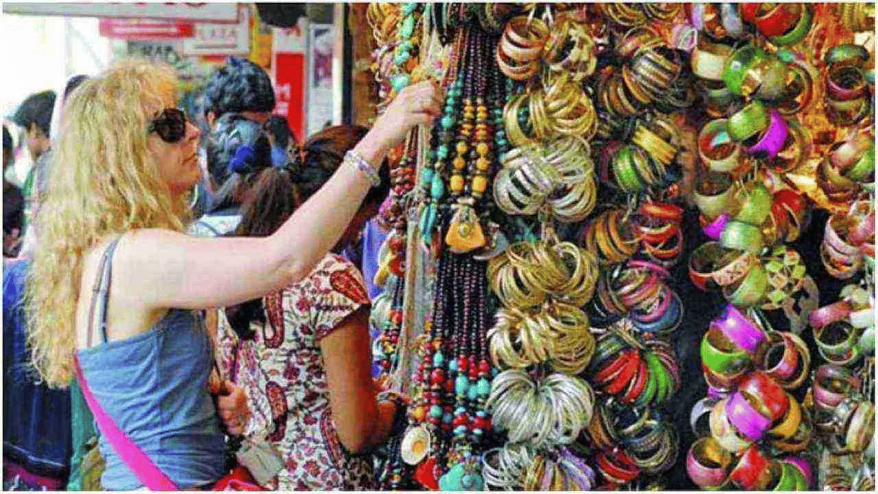 Best Shopping Places : मुंबईत 'या' 5 मार्केटमध्ये करा भरपूर शॉपिंग, तिसरा सर्वात स्वस्त मस्त Best Shopping Places : मुंबईत 'या' 5 मार्केटमध्ये करा भरपूर शॉपिंग, तिसरा सर्वात स्वस्त मस्त