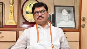 धनंजय मुंडे यांची तब्येत अचानक बिघडली, तातडीने रुग्णालयात दाखल
