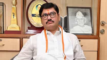 धनंजय मुंडे यांची तब्येत अचानक बिघडली, तातडीने रुग्णालयात दाखल.