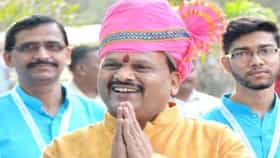 मला कोंडून ठेवलं, दारू पाजली अन्... भाजपचे माजी आमदार नरेंद्र पवारांवर तरुणीने केले गंभीर आरोप