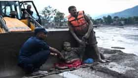 Nepal Flash Flood : निसर्गाचा चमत्कारच... ढिगाऱ्याखालून निघाली 97 वर्षाची आजी, बाहेर येताच वारंवार म्हणते...